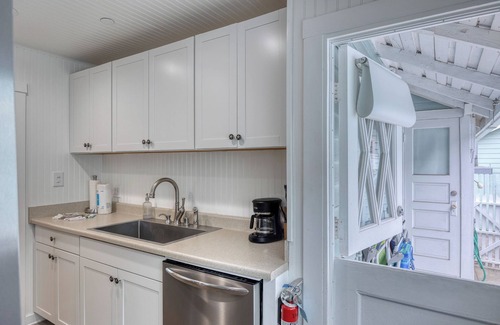 Avalon House | Beautiful Remodeled Home w/AC & close to the beach
