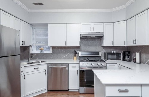 Old Town Hotel | Beautiful, Remodeled Penthouse Unit in Old Town!
