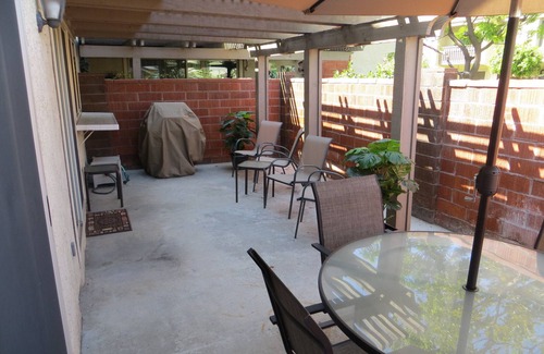 Anaheim Resort House | Beautiful Remodeled Townhome w/Quick Walk to the Disney Resort & Conv. Center