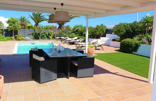 Montana Roja Villa | Beautiful renovated villa with private pool