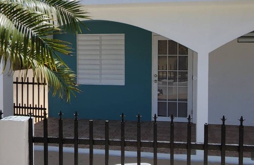 Cambalache House | Beautiful renovated 2 bedroom 1 bathroom home 2 blocks from beach!