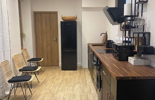 Carpentras Apartment | Beautiful renovated apartment in the heart of Carpentras