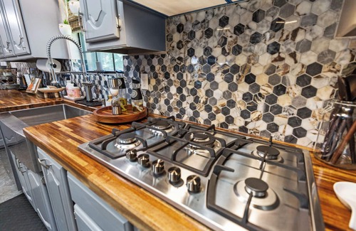 Mena House | Beautiful Renovated Home-Mena Mountain View-UTV Trails-CMA-MTB-Kayak & Much More