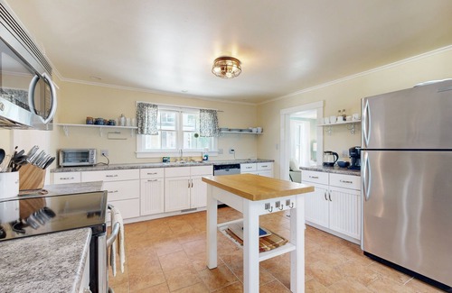 Wiscasset House | Beautiful River-View Retreat | Home Office | Walk 5 MInutes to Main Street