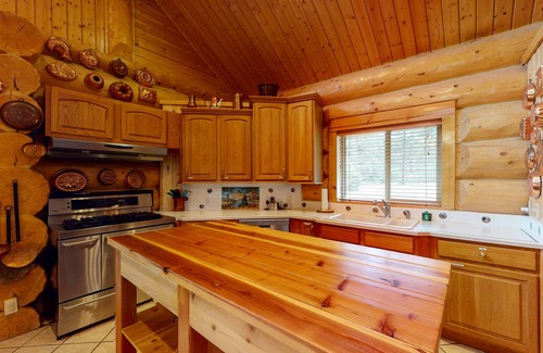 San Juan River Village Cabin | Beautiful Riverfront Log Cabin with Mountain Views, Firepit, and Gas Grill