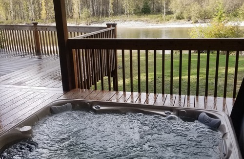 Packwood House | Beautiful riverfront cabin on 5 acres. Breathtaking views. Sleeps 12.
