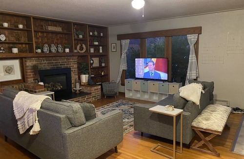 Fridley House | Beautiful Riverview 2 bdr home