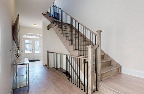 Vaughan House | Beautiful room, quiet house with the comfort of a luxurious home near Wonderland