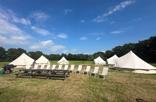 Abbess Roding Cabin | Beautiful Rural location. Glamping. London from 1 hour. Book 1- 6 tents.