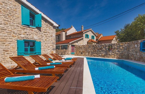 Prolozac Villa | Beautiful Rustic Villa Imota