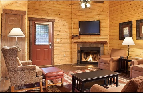 Gordonsville Resort | Beautiful Rustic 3 Bedroom Cabin with Large Deck and Grill