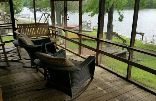 Kelso House | Beautiful Rustic Cabin On Lincoln Lake Is A Sportsman paradise.