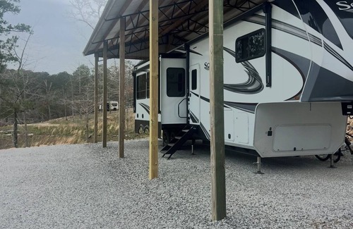 Double Springs House | Beautiful RV on Smith Lake