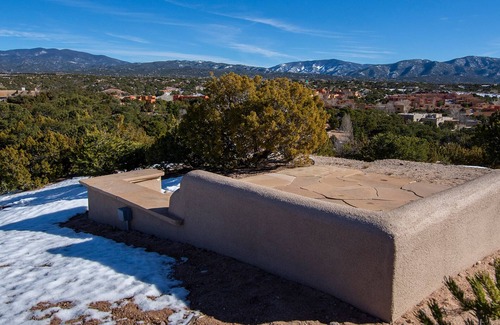 Santa Fe House | Beautiful Santa Fe Home ~ Breathtaking Views and Sunsets ~ 3.5 miles to plaza