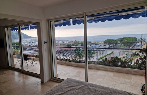 Menton Apartment | Beautiful sea view, beach 100m away. All comforts. As new