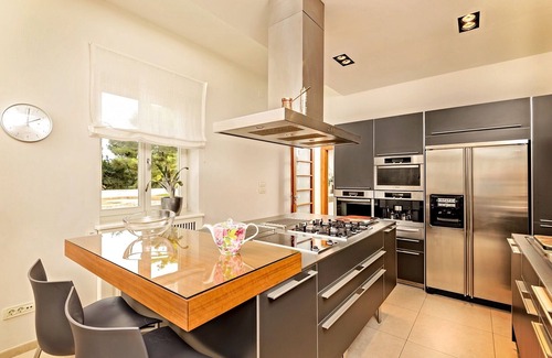 Split House | Beautiful Seafront Luxury Villa in Quiet Area Close to Center of Split