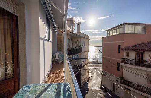 Giardini Naxos House | BEAUTIFUL SEASIDE APARTMENT WITH PRIVATE PARKING A FEW STEPS FROM TAORMINA