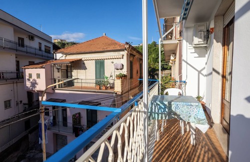 Giardini Naxos House | BEAUTIFUL SEASIDE APARTMENT WITH PRIVATE PARKING A FEW STEPS FROM TAORMINA