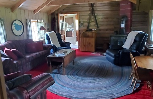 Armstrong Creek House | Beautiful secluded Log Cabin on a creek