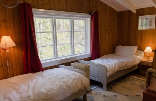 Hvaler House | Beautiful & Secluded Beach House on Kirkøy Hvaler. Unique and tranquil. Sleeps 8