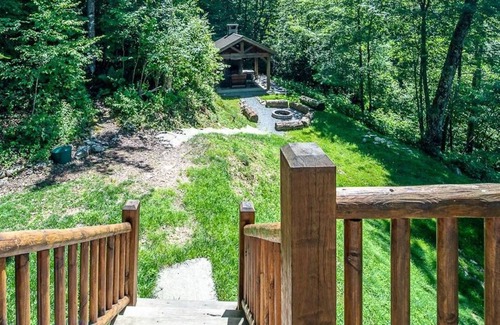 Banner Elk Cabin | Beautiful secluded cabin with outdoor pavilion