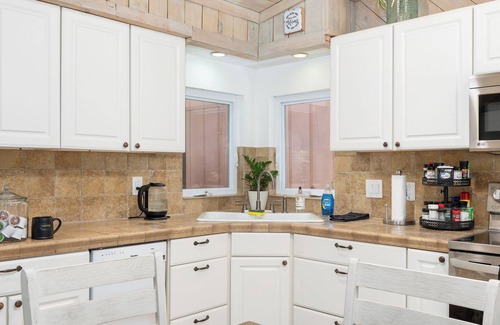 Dunnellon House | Beautiful secluded setting on the Rainbow River surrounded by state forest