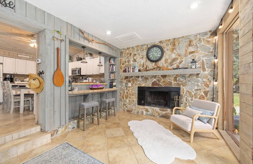 Dunnellon House | Beautiful secluded setting on the Rainbow River surrounded by state forest