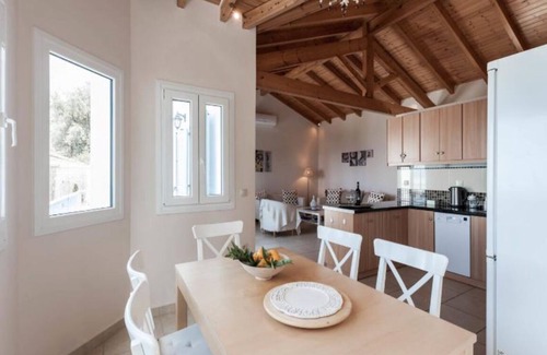 Pelekas Villa | Beautiful see view villa with infinity pool
