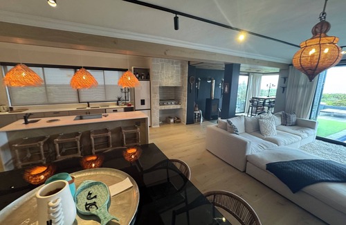 Westcliff Apartment | Beautiful self contained apartment minutes walk to cliff path central Hermanus,