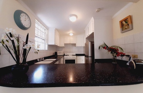 Lascelles Villa | Beautiful semi-detached villa, 5 minute walk to the beach