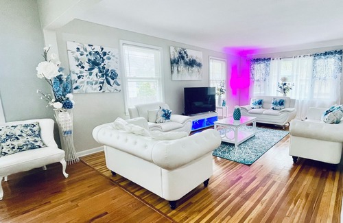 St. Paul House | Beautiful settings home with 4 comfortable, queen size bedrooms