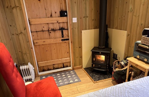 Chackmore House | Beautiful Shepherds Hut, with private garden