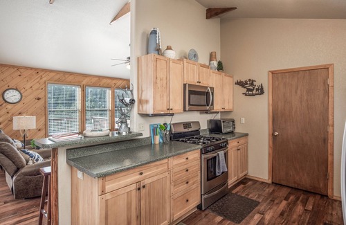 Ruidoso Cabin | Beautiful Sierra Blanca View/Sleeps 8/Large Deck & Hot Tub/Near Ski Apache
