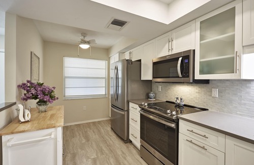 Siesta Key Condo | Beautiful Siesta Key Condo w/Free Boat Dock & Bay Views