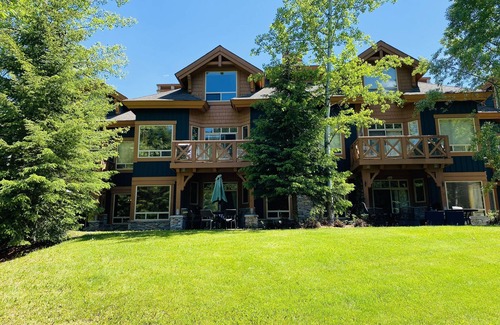 East Kootenay House | Beautiful Ski In/Out Riverside Retreat at the Base of Panorama ♥️♥️