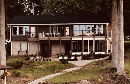 Penhook House | Beautiful Smith Mountain Lake Home in Penhook, Va.