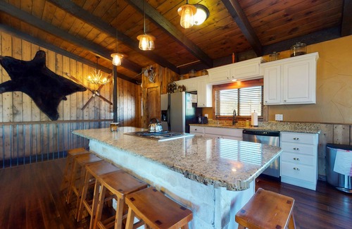 Ponderosa Pines Cabin | Beautiful South Fork home w/private deck & hot tub, full kitchen, and free WiFi