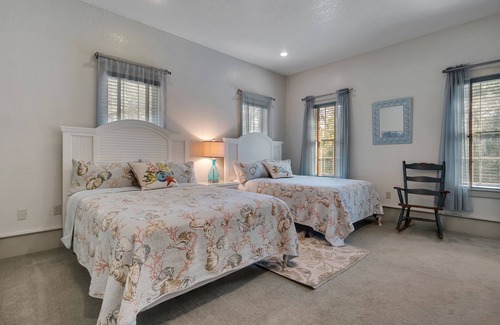Steinhatchee Cabin | Beautiful Southern Pines Lodge in Steinhatchee Landing Resort