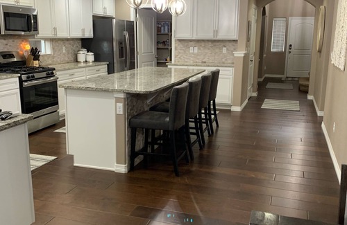 Cimarron Hills House | Beautiful Spacious Contemporary Craftsman Style Home