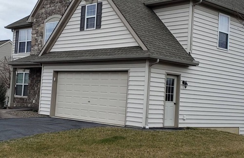 Ephrata House | Beautiful Spacious 2 Story House with Fireplace