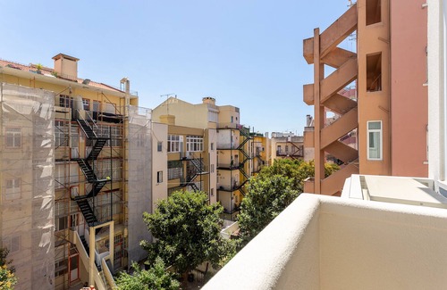 Sao Joao de Deus Apartment | Beautiful Spacious Flat in the Heart of Lisbon