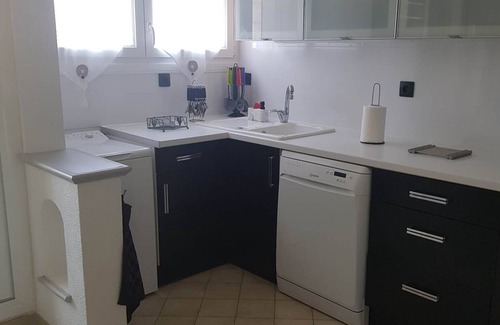 Fos-sur-Mer Apartment | BEAUTIFUL, spacious 70 M2 T3 APARTMENT for 4 people with lake view