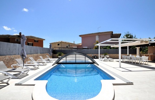 Marratxi House | Beautiful spacious holiday home for families with a big swimming pool and garden - Free Wifi