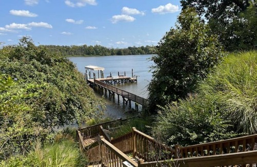 Bermuda House | Beautiful Spacious home on James River, dock/lift