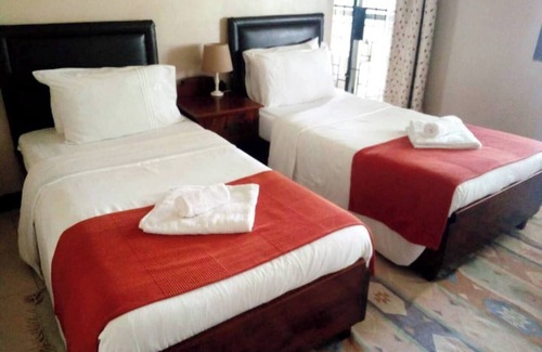 Kireka Bed & Breakfast | Beautiful spacious house & garden, 10 mins to City centre sleeps up to 20 guests