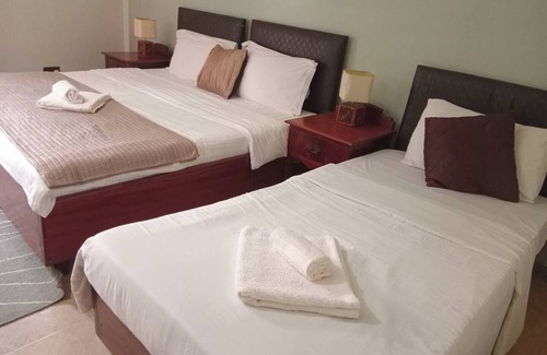 Kireka Bed & Breakfast | Beautiful spacious house & garden, 10 mins to City centre sleeps up to 20 guests