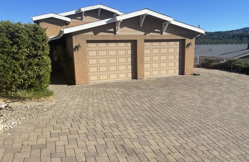 Oak Shores House | Beautiful Spacious Lake View Home in Oak Shores