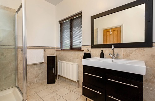 Westport House | Beautiful, spacious, modern detached house (Sleeps 8) on the edge of Westport.
