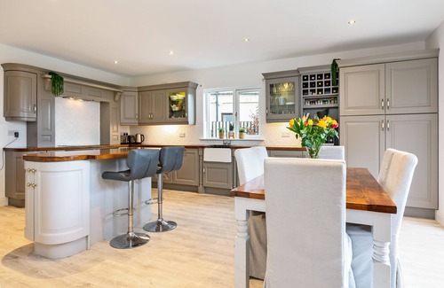 Westport House | Beautiful, spacious, modern detached house (Sleeps 8) on the edge of Westport.