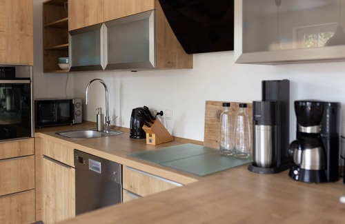 Haarenesch Apartment | Beautiful, spacious, sunny apartment Oldenburg city center with own parking space